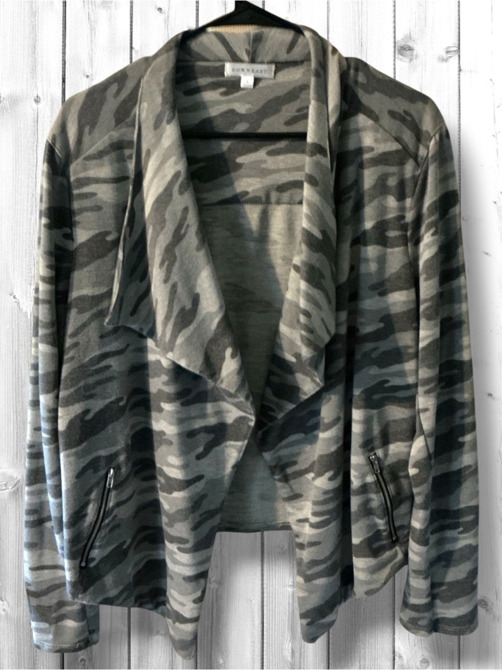 🌹DownEast Gray and Olive Camo Open-Front Cardigan